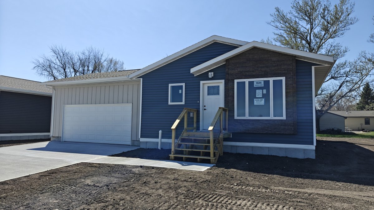 For Sale - 1525 Nagle Lane - Mitchell, SD For Sale - 1525 Nagle Lane - Mitchell, SD